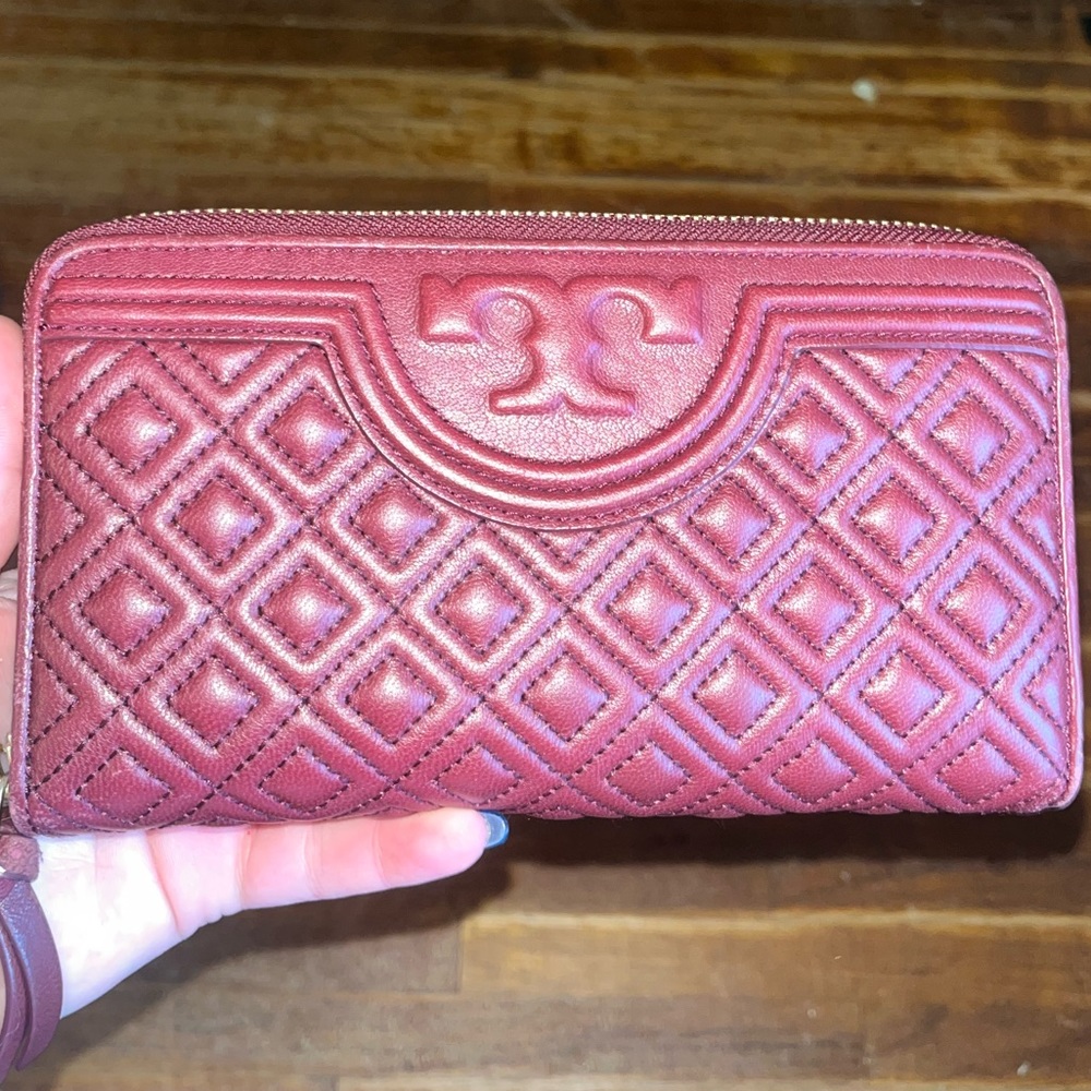 Tory Burch quilted wallet